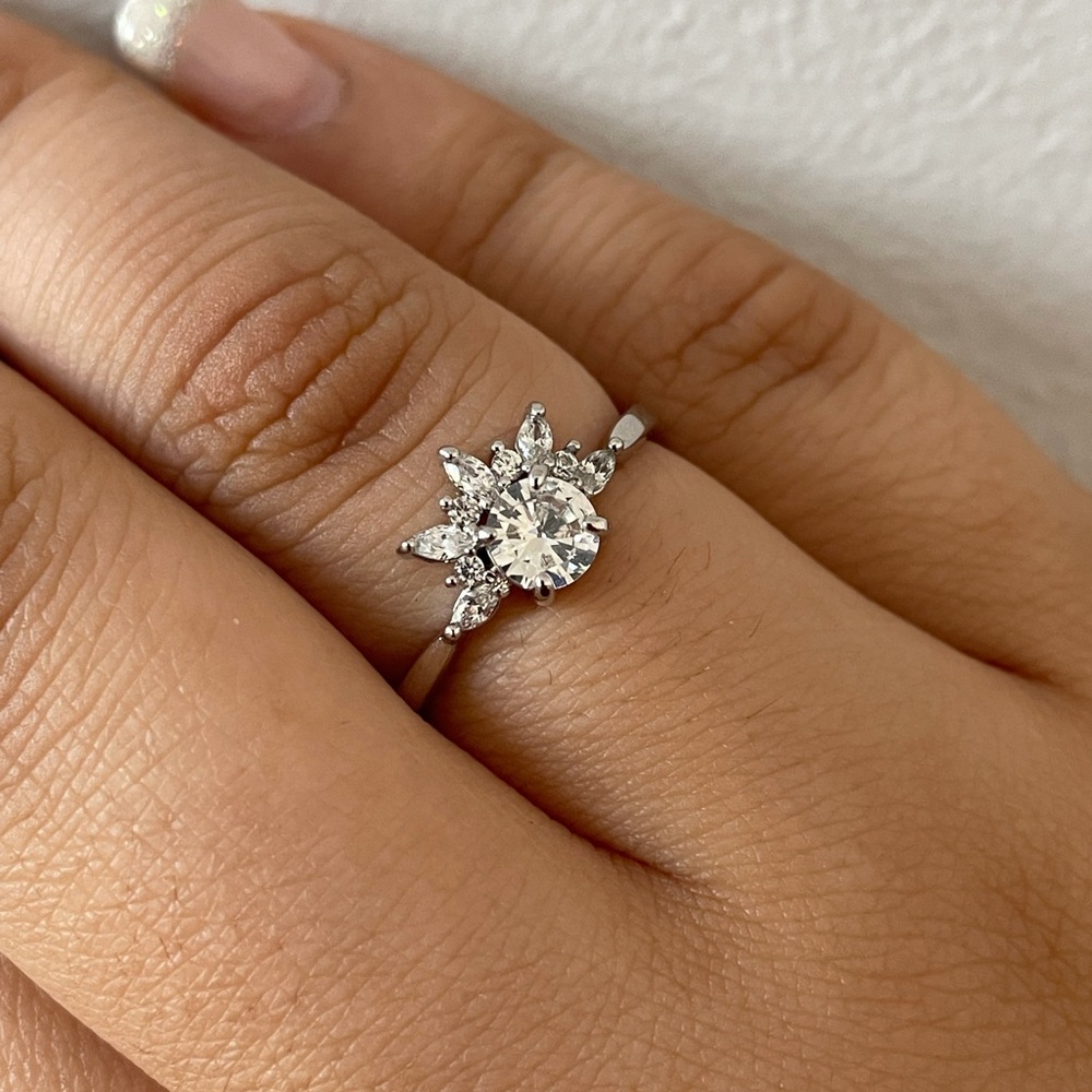 🛍️ 2/$20 Charmed aroma ring, size 8